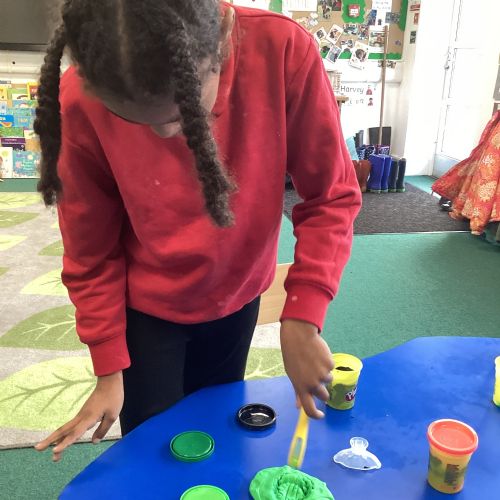 Mark making and enjoying chasing bubbles - reaching up high, moving quickly and building up our muscles!